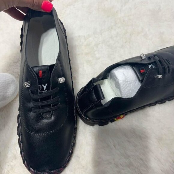 Woman’s fashion sneakers. Brand new. Size 41. Slip on. - Picture 7 of 9